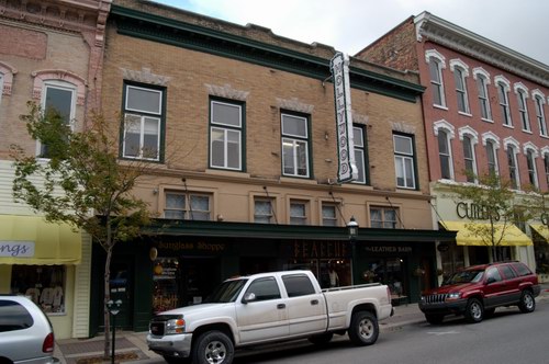 Hollywood Theatre - Recent Pic (newer photo)